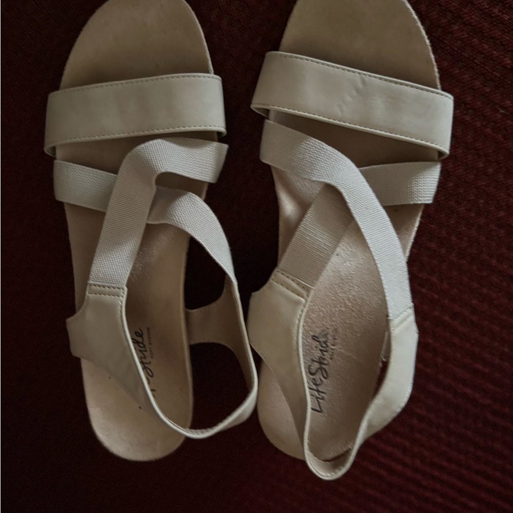 Life Stride Women's Cream Sandals 9 WIDE